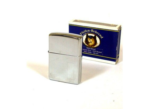 Feuerzeug Zippo längs graviert
