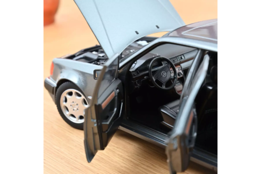 Mercedes-Benz 500 E 1990 Perlmuttgrau metallic | Norev | 1:18