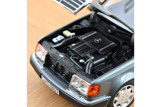 Mercedes-Benz 500 E 1990 Perlmuttgrau metallic | Norev | 1:18