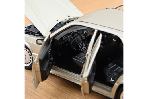 Mercedes-Benz 190 E 2.3-16 1984 Smoke Argent Métallisé | Norev | 1:18