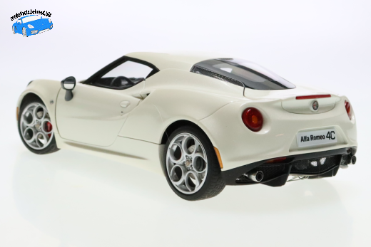 Alfa Romeo 4C Baujahr 2013 weißmetallic | AUTOart | 1:18