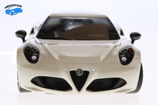 Alfa Romeo 4C Baujahr 2013 weißmetallic | AUTOart | 1:18