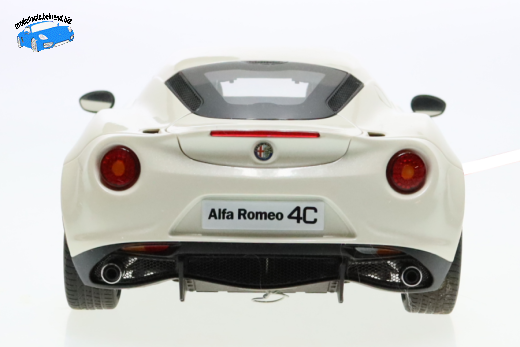 Alfa Romeo 4C Baujahr 2013 weißmetallic | AUTOart | 1:18