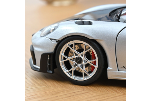 Porsche 718 Spyder RS mit Weissachpaket 2023 GT-Silbermetallic | Norev | 1:18
