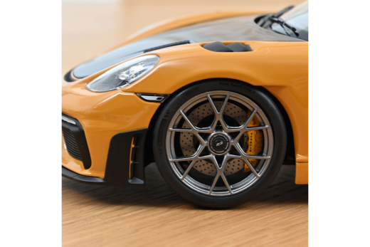 Porsche Cayman GT4 RS mit Weissachpaket 2023 Bahamagelb | Norev | 1:18