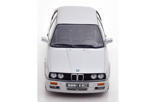 BMW 325i E30 M-Paket 2 1988 silber | KK-Scale | 1:18