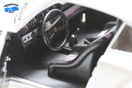 Porsche 911 RSR Solido 1:18