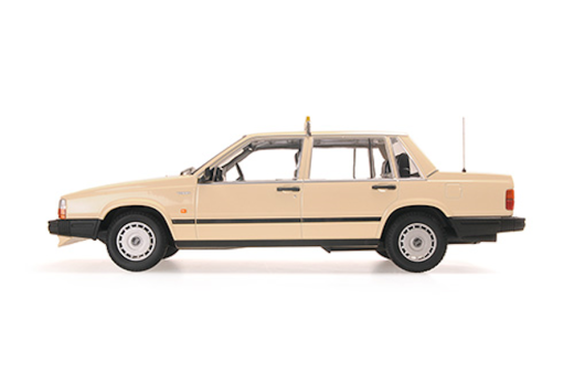 Volvo 740 GL Taxi Offenbach 1986 hellelfenbein | Minichamps | 1:18
