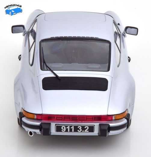 Porsche 911 Carrera 3.2 Coupe 250.000. 911er 1988 silbergrau KK-Scale 1:18