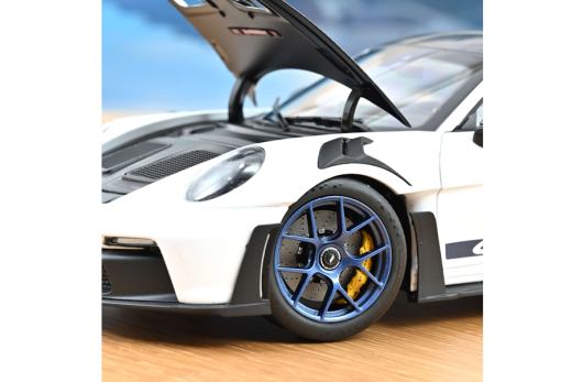 Porsche 911 GT3 RS m/Weissach Pack 2022 Weiß/Indigo-Blau | Norev | 1:18