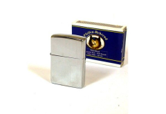 Feuerzeug Zippo längs graviert